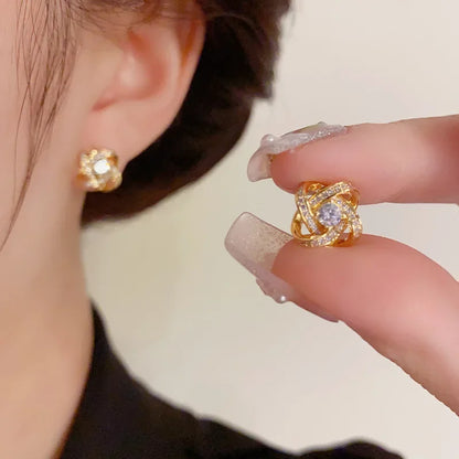 💎 Boucles d’Oreilles à Tige en Zircon – Légèreté et Luxe à l’état pur ✨