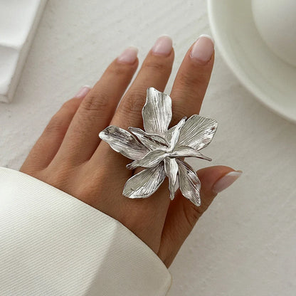 🌸 Bague à Deux Couches avec Grande Fleur – Audace et Féminité ✨